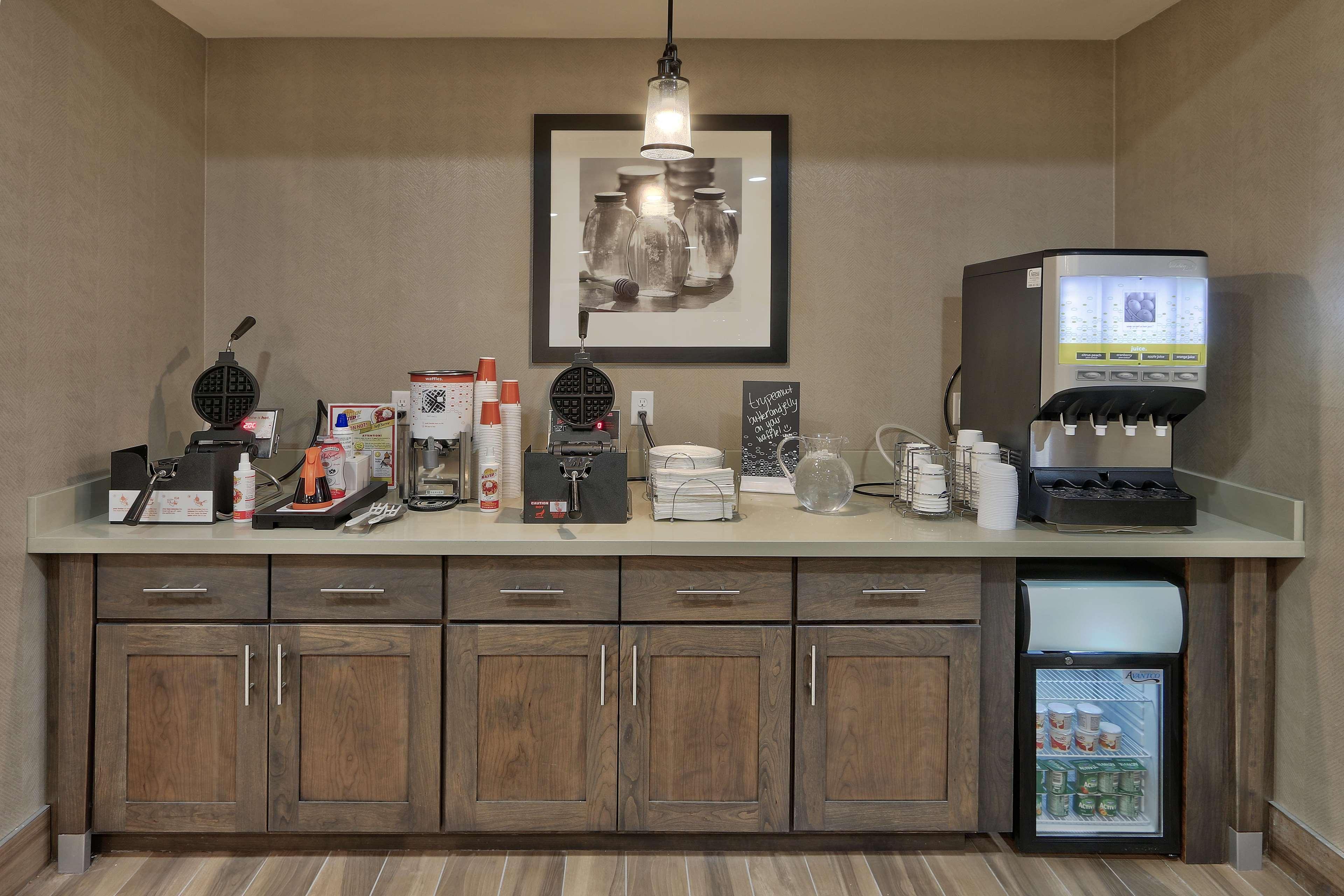 Hampton Inn & Suites Артижа Экстерьер фото