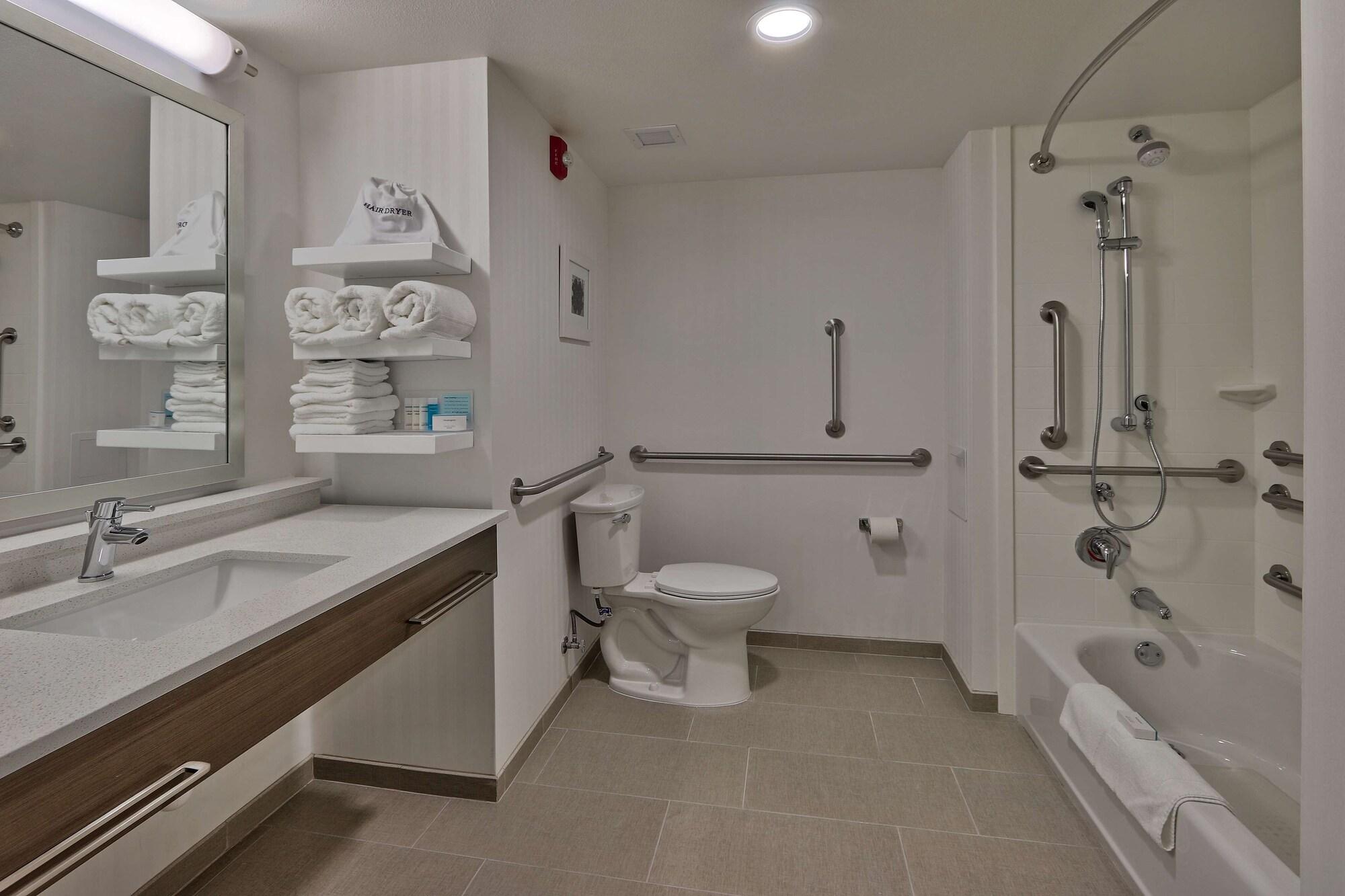 Hampton Inn & Suites Артижа Экстерьер фото
