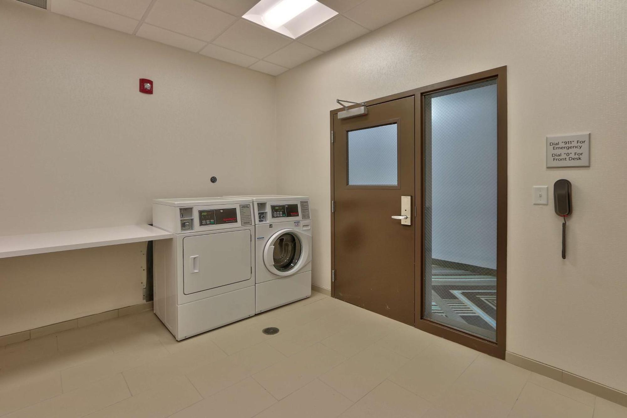 Hampton Inn & Suites Артижа Экстерьер фото