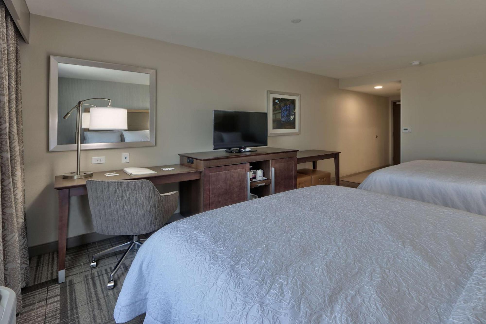 Hampton Inn & Suites Артижа Экстерьер фото